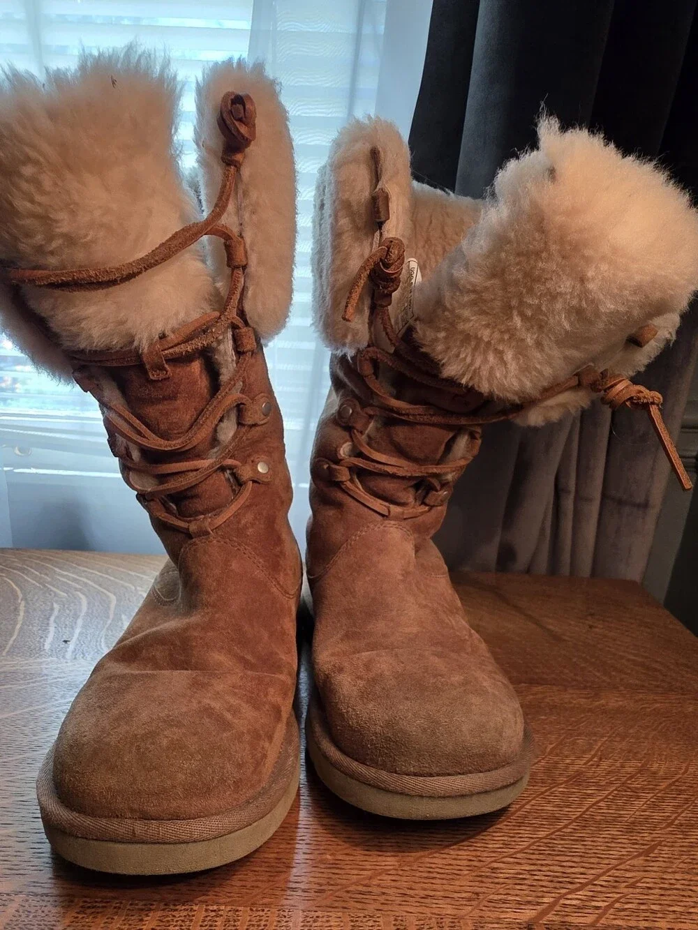 UGG Boots 1892 Montclair shoes sheepskin size 8